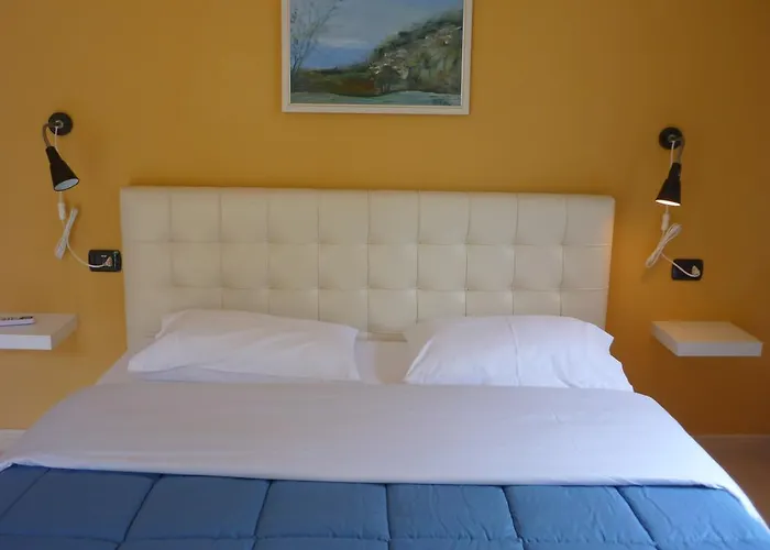 巴希尔别墅公寓 * Vlorë